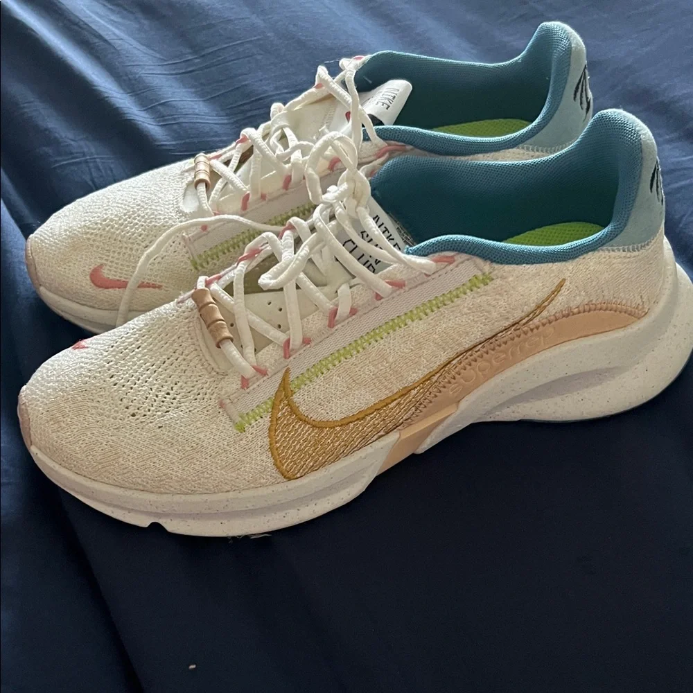 Nike  lSun Club white and tan beachy Athletic Shoes - Picture 2 of 7
